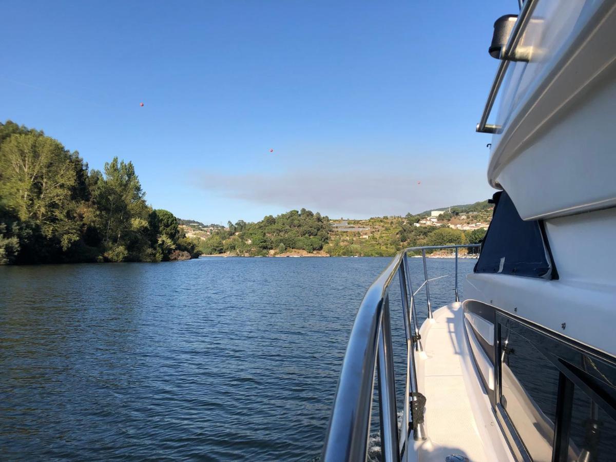Aquadouro Yacht Radames - Sleep Boat Experience Hotell Castelo de Paiva Eksteriør bilde