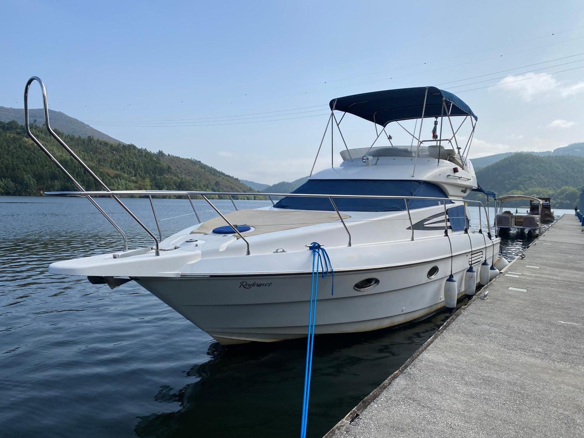 Aquadouro Yacht Radames - Sleep Boat Experience Hotell Castelo de Paiva Eksteriør bilde