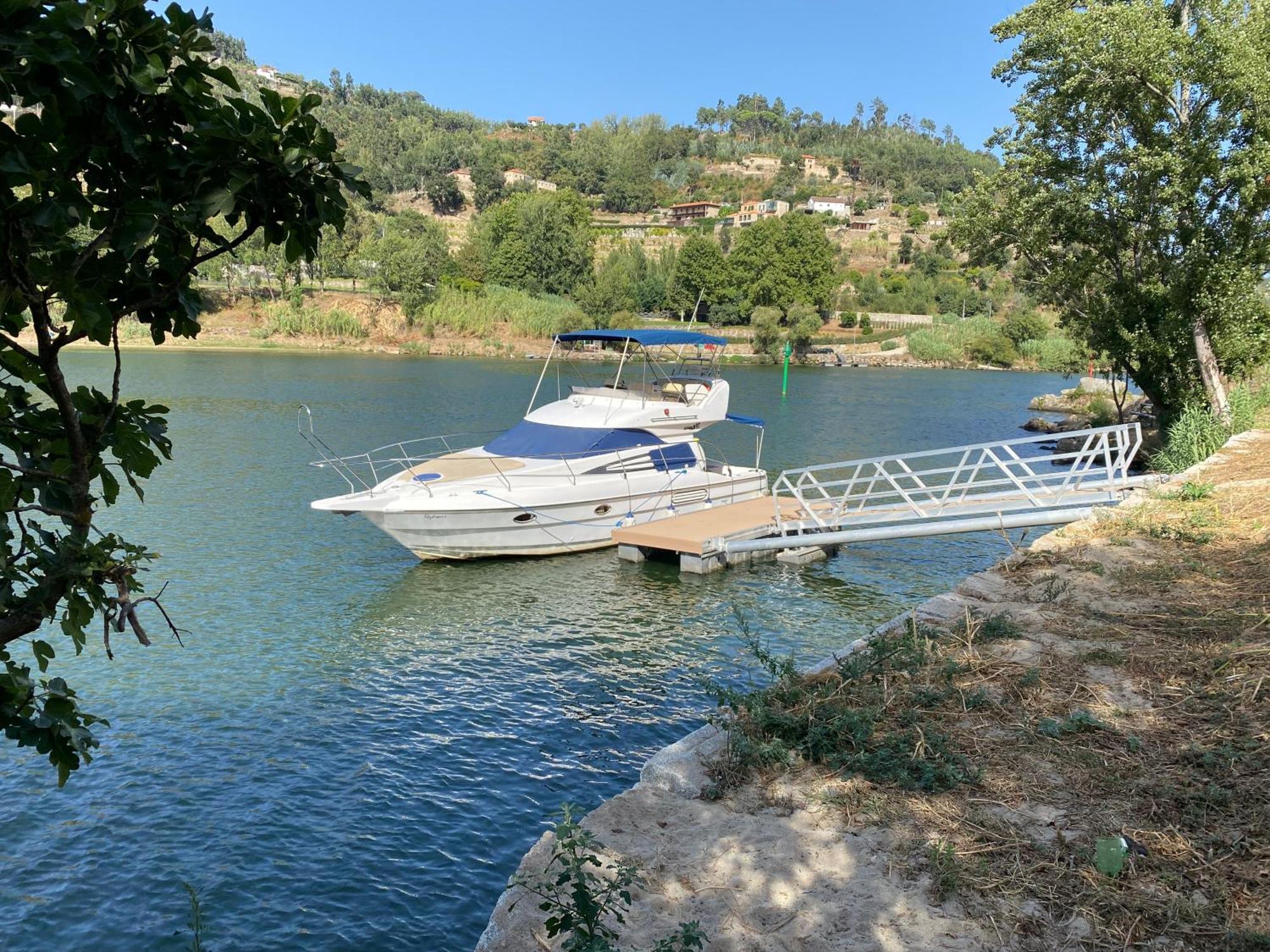 Aquadouro Yacht Radames - Sleep Boat Experience Hotell Castelo de Paiva Eksteriør bilde